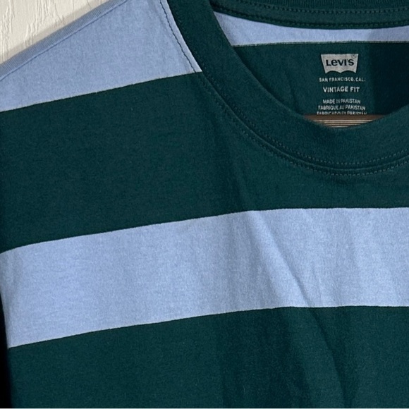 Levi's BRAND NEW with tags Vintage Fit short sleeve tee, size medium - Picture 3 of 13